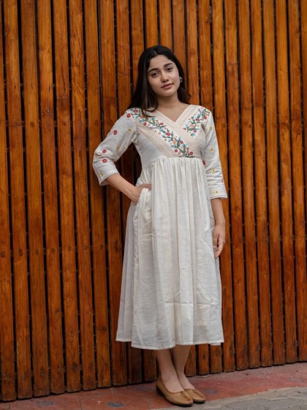 WhatsApp Image 2025-09-29 at 14.56.01_22ae1bac Embroidered Dress