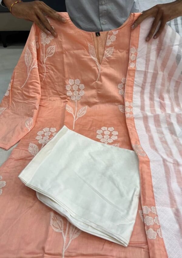 A Chandri Floral Embroidered Kurtha 3Pcs Set